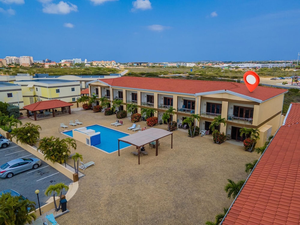 2BR 3min Walk 2 Eagle Beach Pool GYM Parking