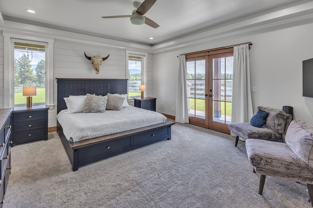 Modern Three Bears Get Away 6 Bedroom Farmhouse by Redawning view 2
