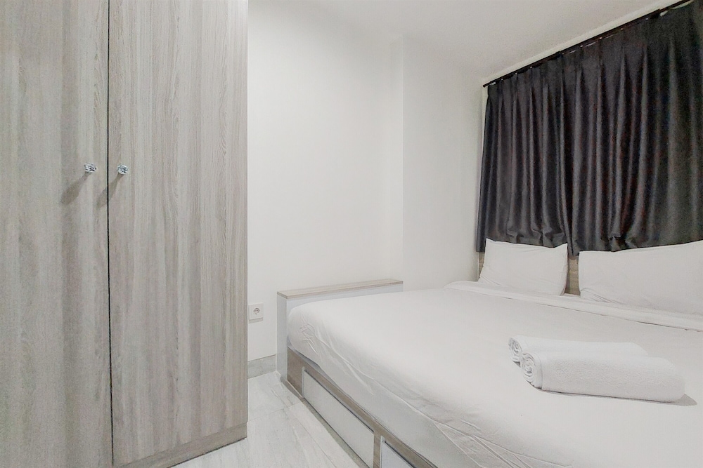 Good And Warm 2Br At Collins Boulevard Apartment
