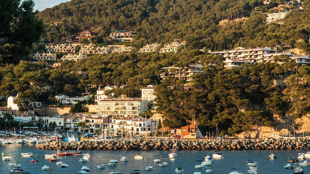 Gregal in Llafranc With 2 Bedrooms and 1 Bathrooms