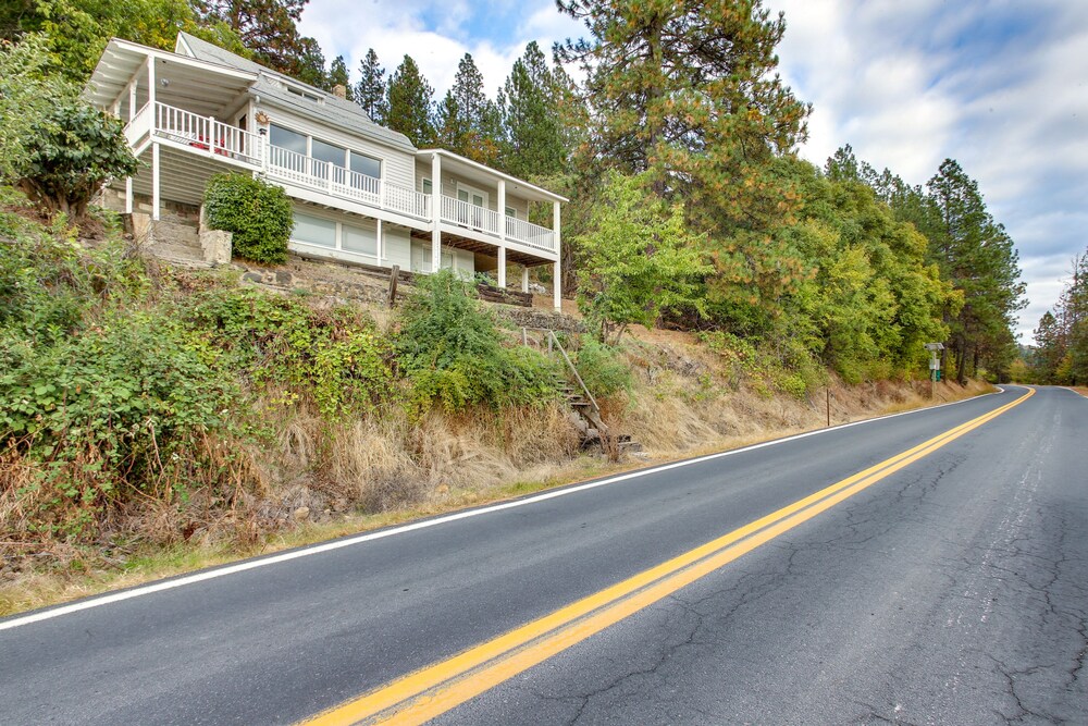 Harrison Getaway w/ Deck & Lake Views! view 3