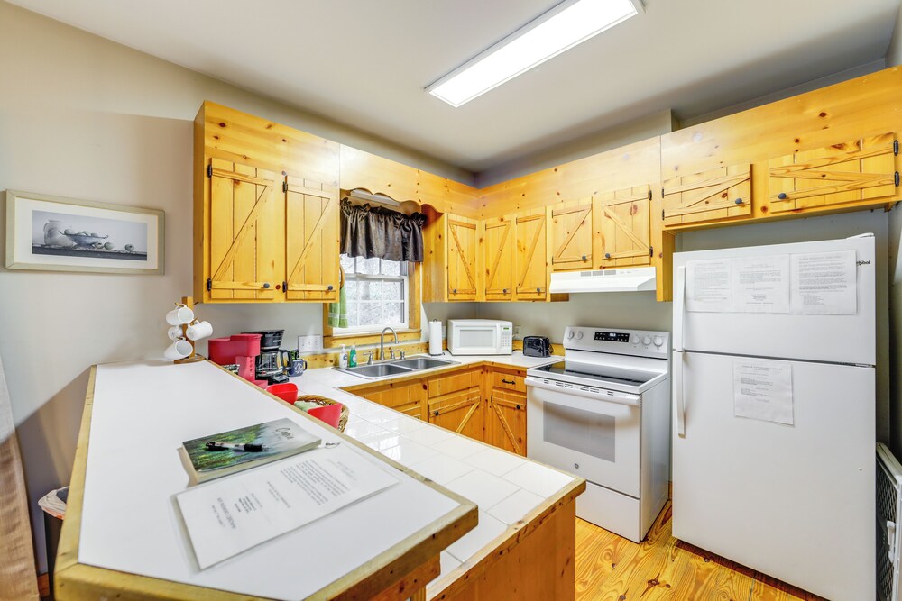 Play & Unwind! Home w/ Hot Tub in Maggie Valley