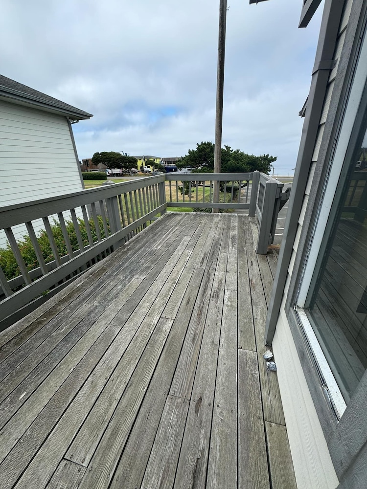 Sunset Oceanfront Lodging