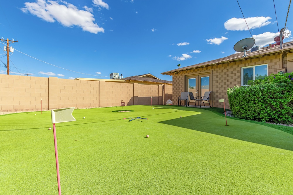 Games Galore - Old Town Scottsdale - Pool - Mini Golf & More!
