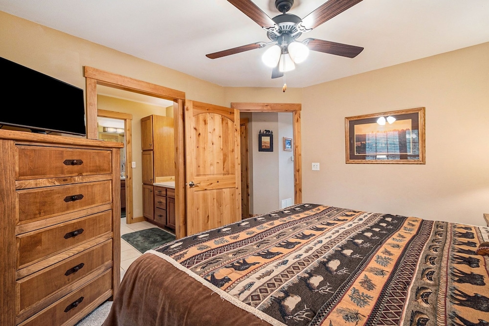 Solitude Bighorn 9 - Estes Park 2 Bedroom Condo by RedAwning - Property Image 30