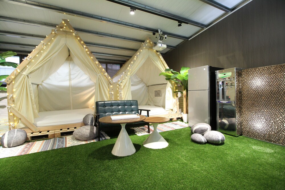 Mooon House