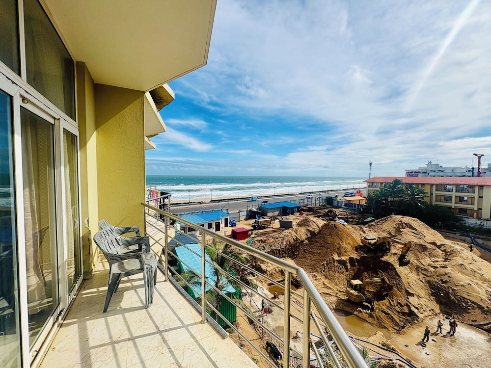 The Bay Suites Puri With Sea View