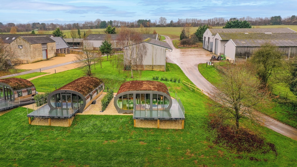 Unique 1 BD Eco-Retreat in Old Chalford
