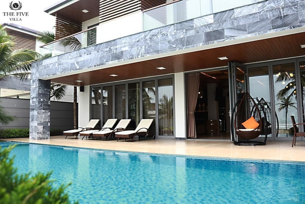 Luxury Yacht Villa