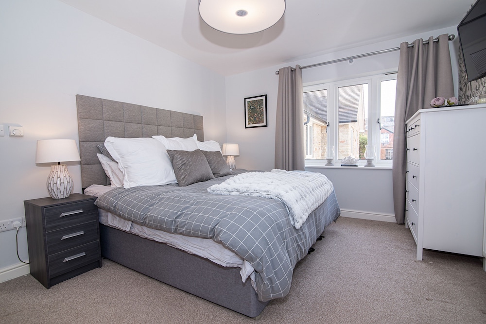 Elegant Ludlow Haven: 4Bed Ultimate Tranquility