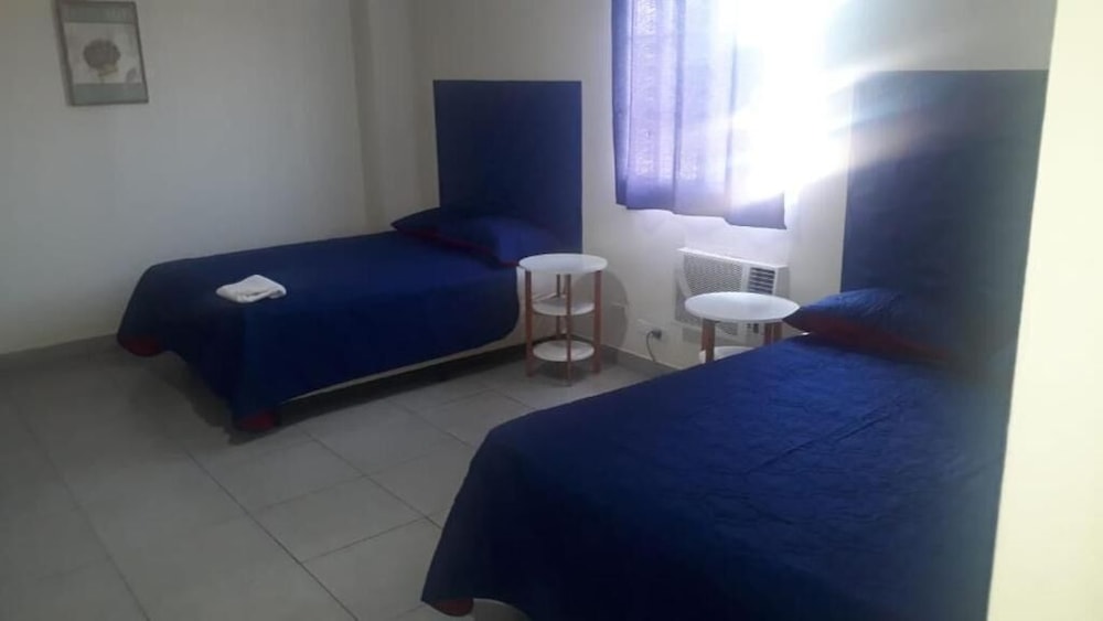 Express Inn Panama International Airport Hostel