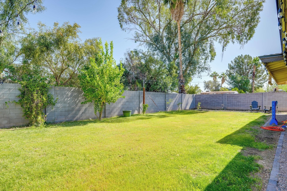 Fire Pit & Games: Family-friendly Retreat in Mesa!