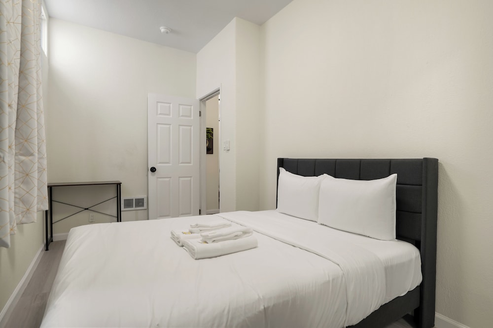 Cozy Private Rooms near SF Transpo