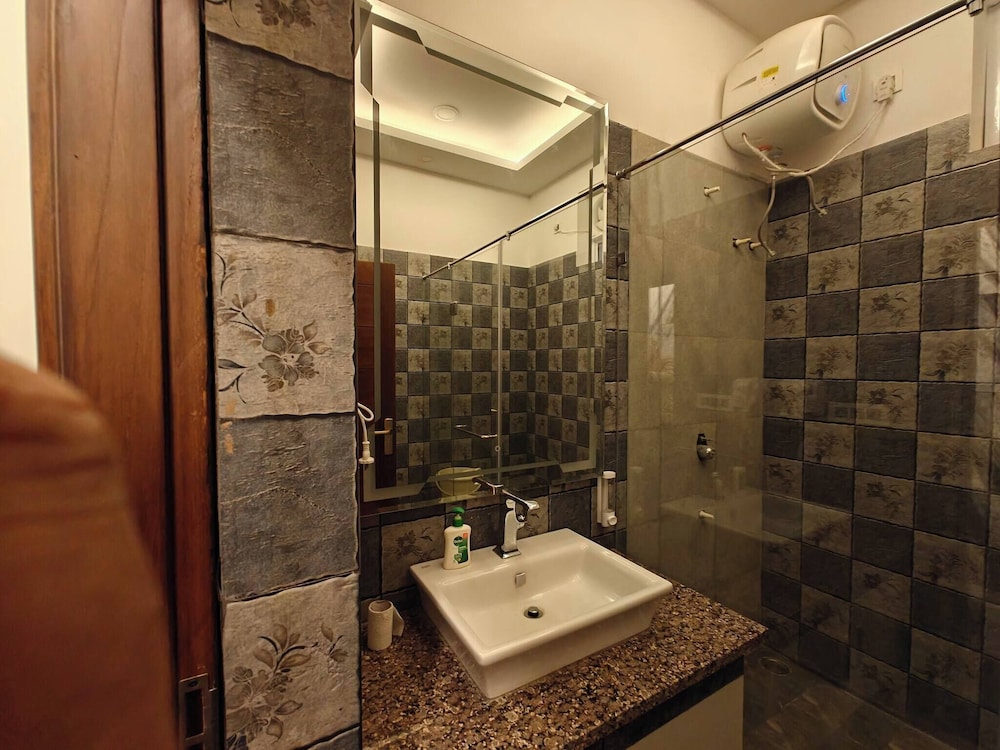 The Paradise - Luxury 3BR Villa Near the Airport in Dehradun