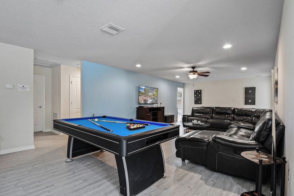 Ultimate 8BR Family Fun in Resort Near Disney!