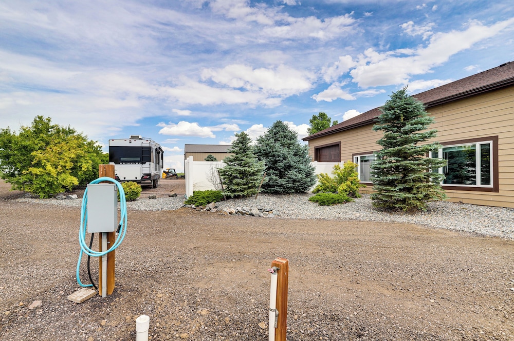 Private Hot Tub + Game Room: Keenesburg Getaway!