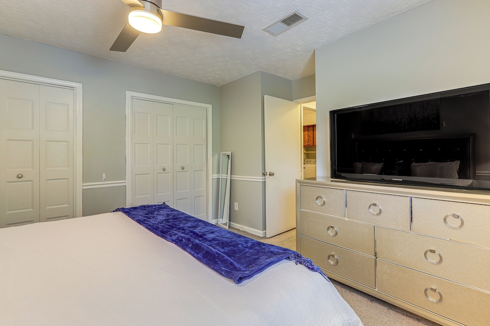 Steps to Park: Dog-friendly Condo in Conyers!