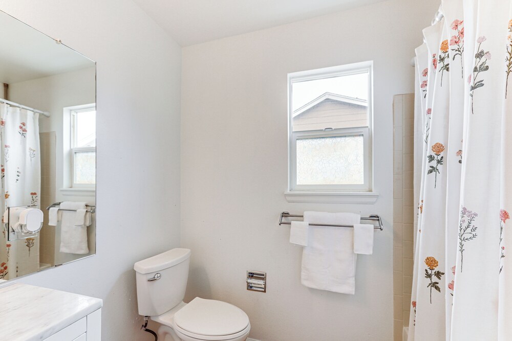 5 Mi to Cherry Creek State Park: Home w/ Yard!