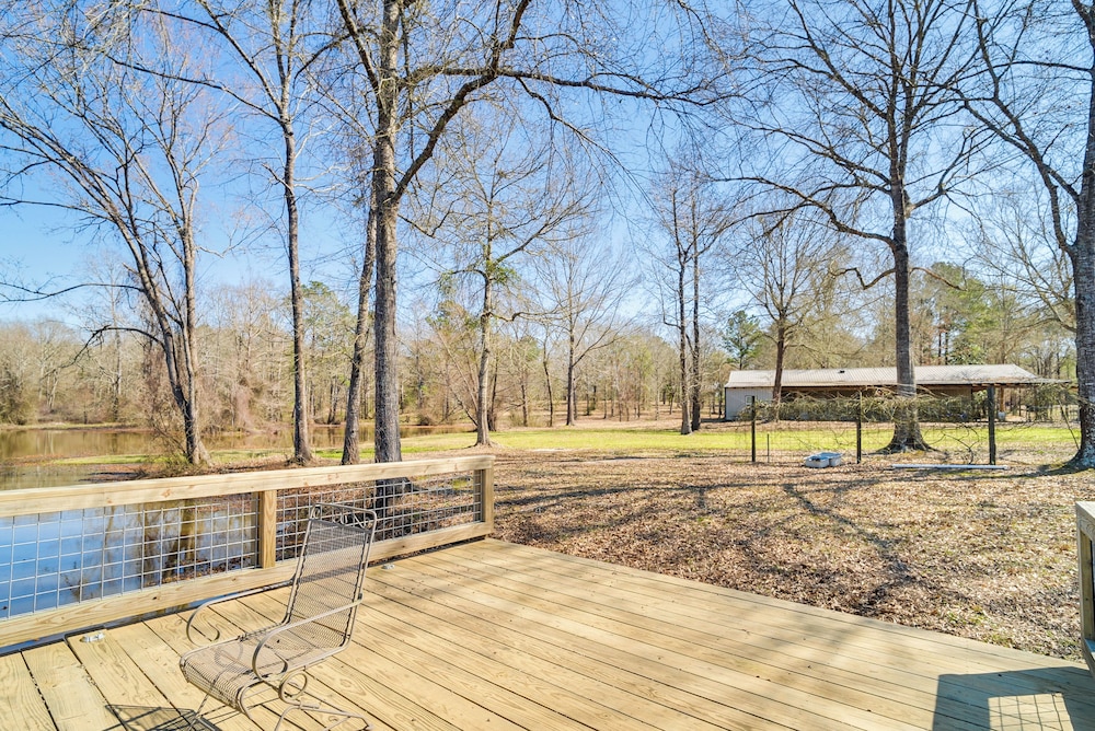 Boat Launch On-site: Lakefront Toledo Bend Getaway