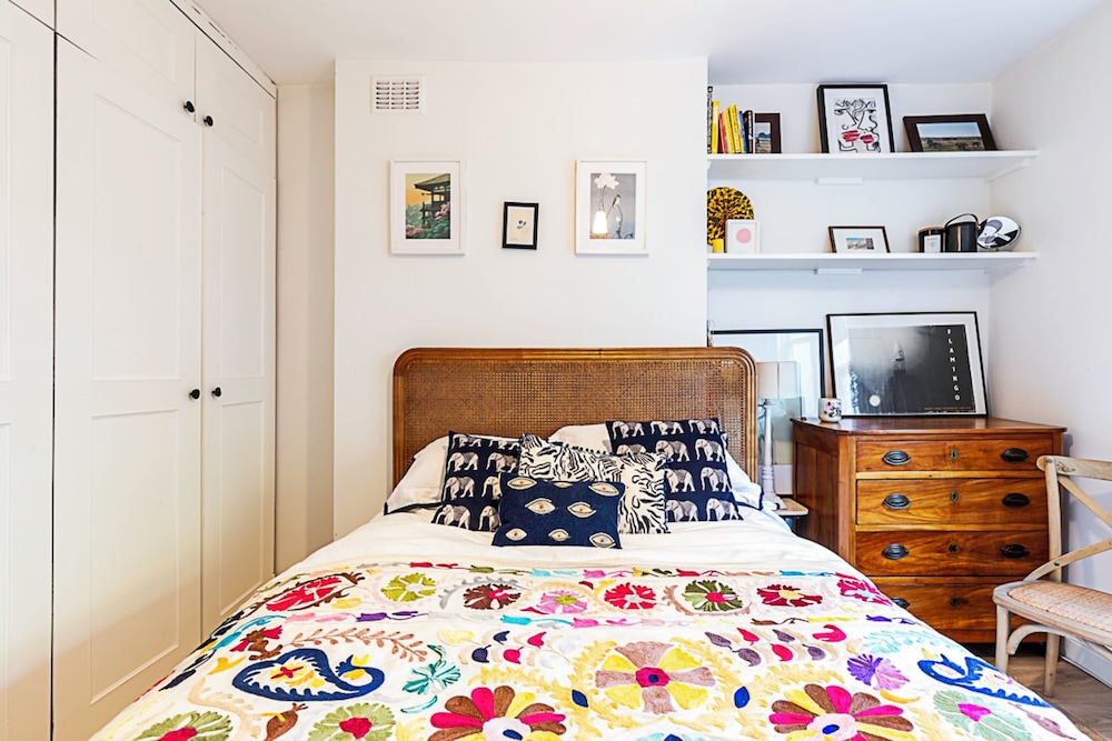 Colourful and Cosy Home in De Beauvoir Town