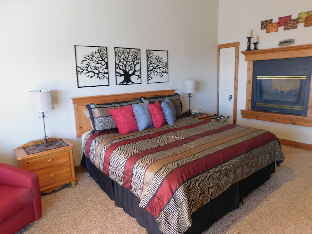 Longhollow Point Inn Studio 1321 view 3