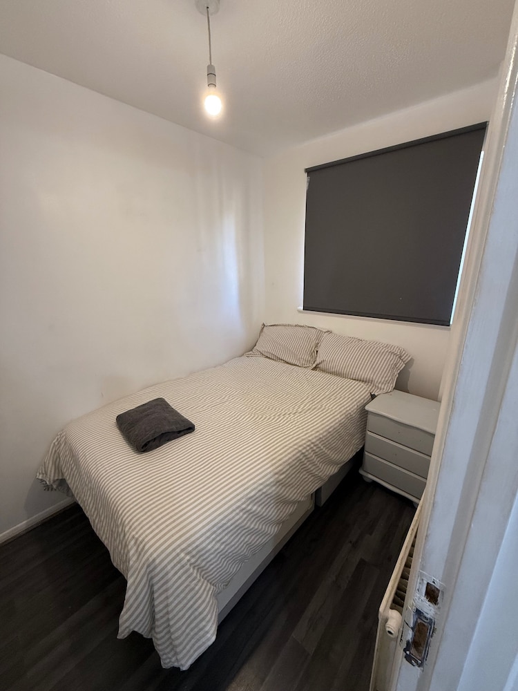 Close London City Airport- Petok - Free Parking