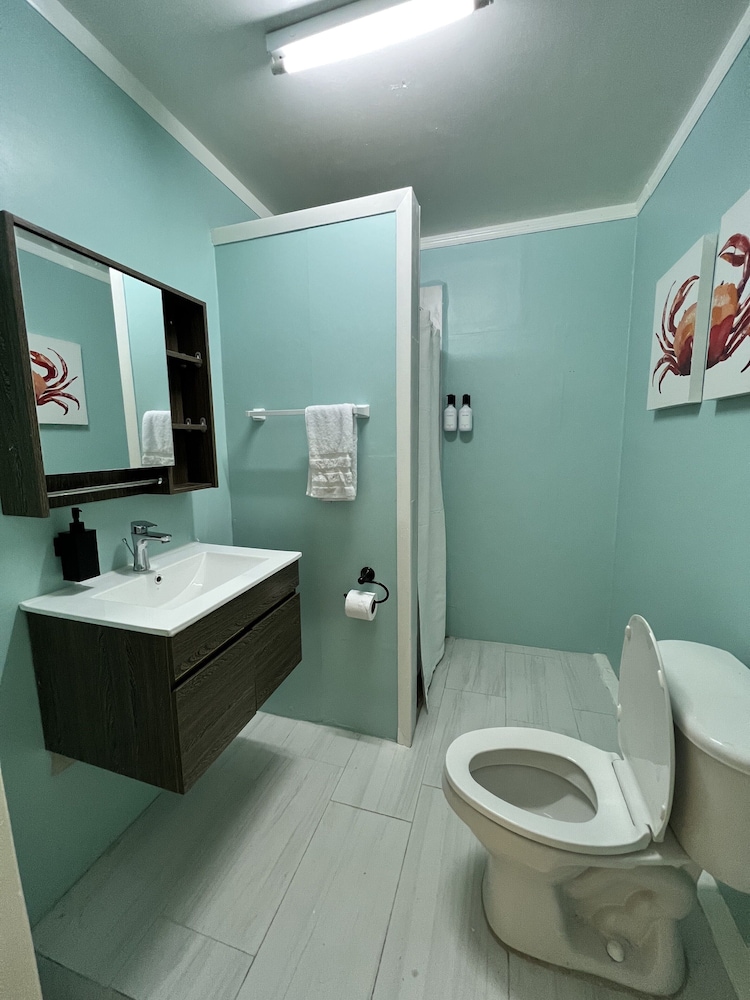 The Waterfront Inn - Hostel