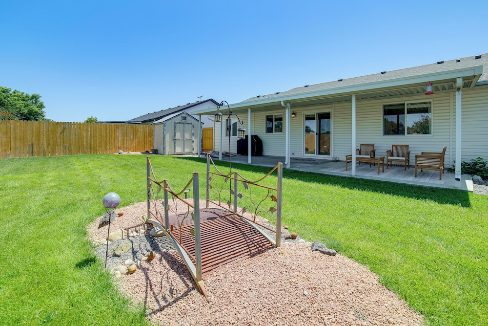 7 Mi to Dtwn: Charming Retreat w/ Yard in Boise