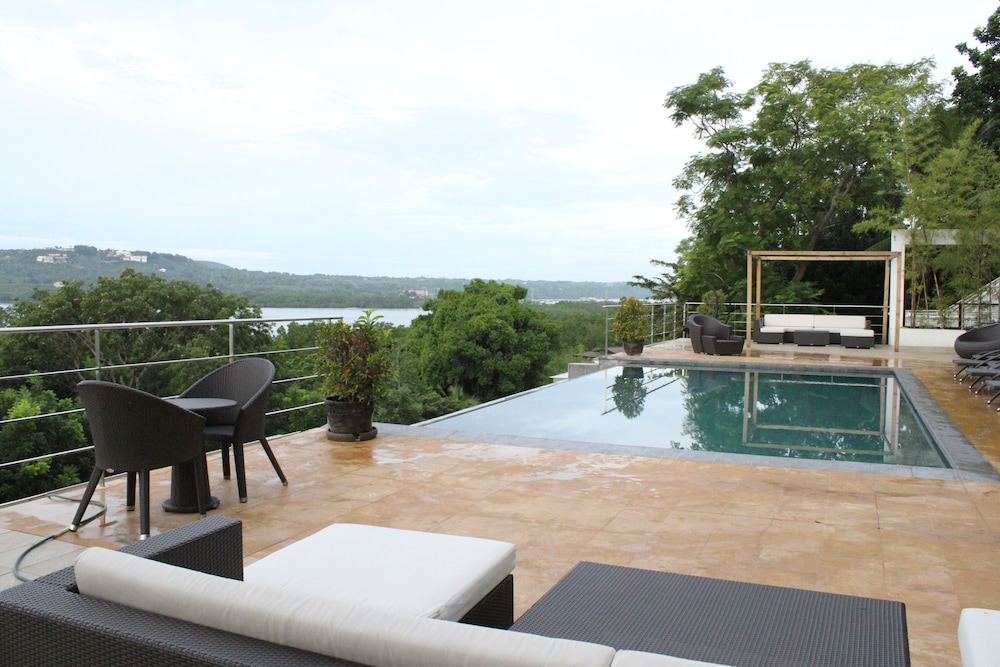 Ocean Suites Boutique Hotel