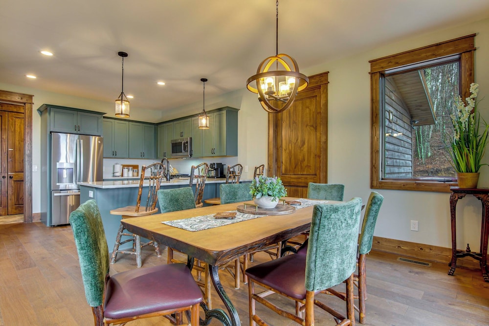 Sip on Deck & Enjoy Views! Mtn Lodge in Glenville