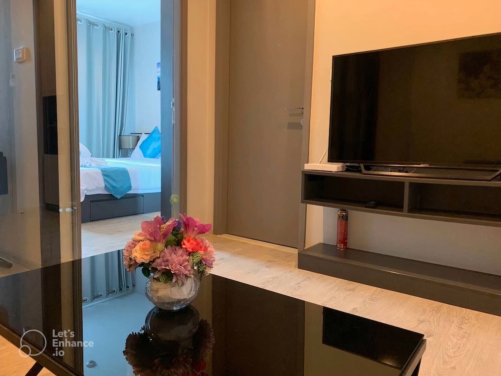 Fully Furnished Excellent Location -next to Beach