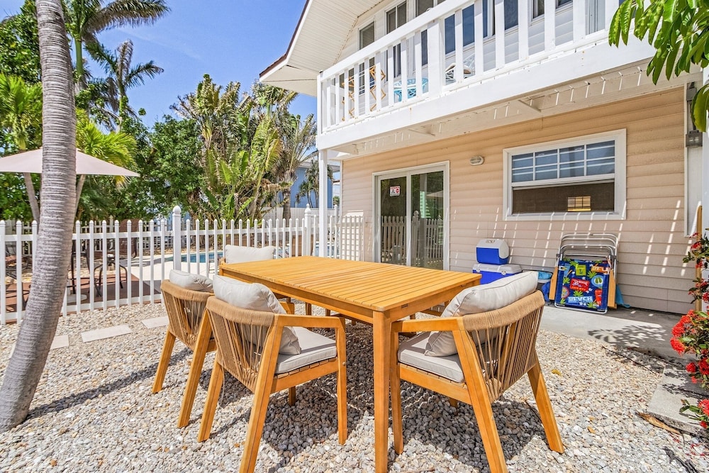 21591 Waterfront Duplex With Pool And Spa 2 Bedroom Condo