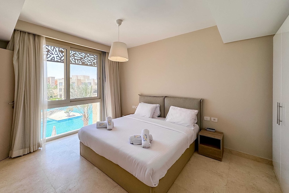 Xuru Stays I Exotic 1bdr w/ Outdoor Terrace Pool & Beach Access