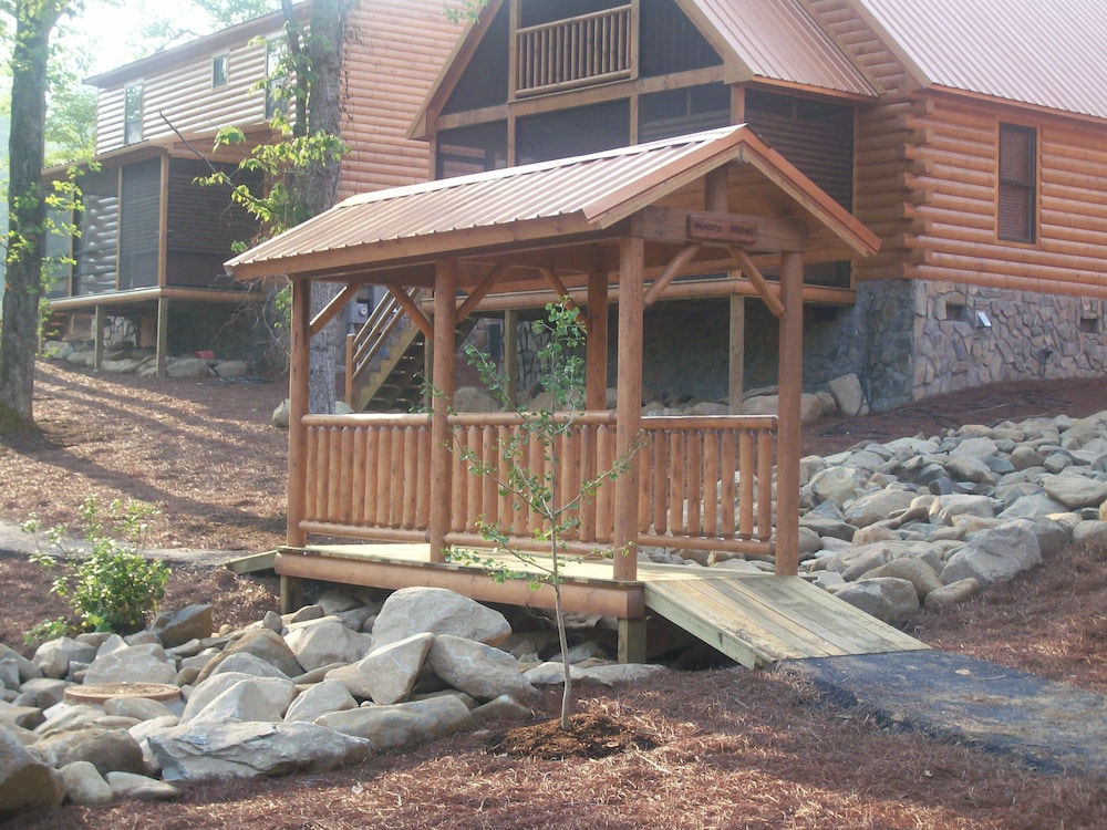 White Oak Lodge & Resort view 3