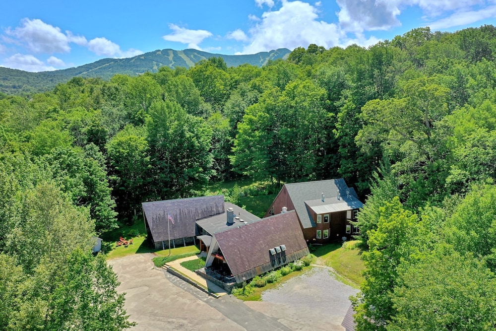 Rent An Inn! Takeover The Birch Ridge W/ Your Group. Mountain Lodge: 11 Rooms, Bar, Fireplace. 28ppl 11 Bedroom Home