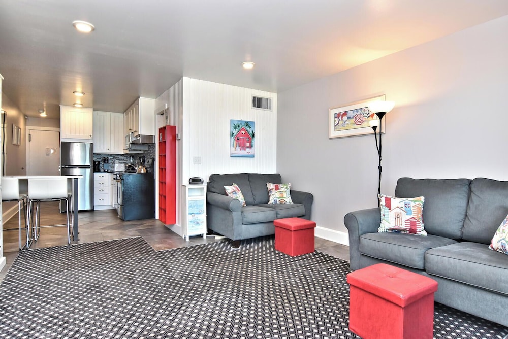 Edgewater House 213