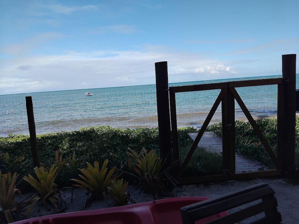 Beachfront Cabins in Bahia – OTX
