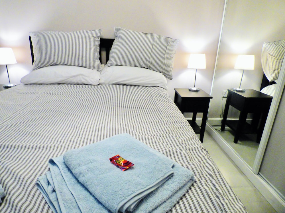 Gower - 2 Beds - Parking - EV Charger - Wifi