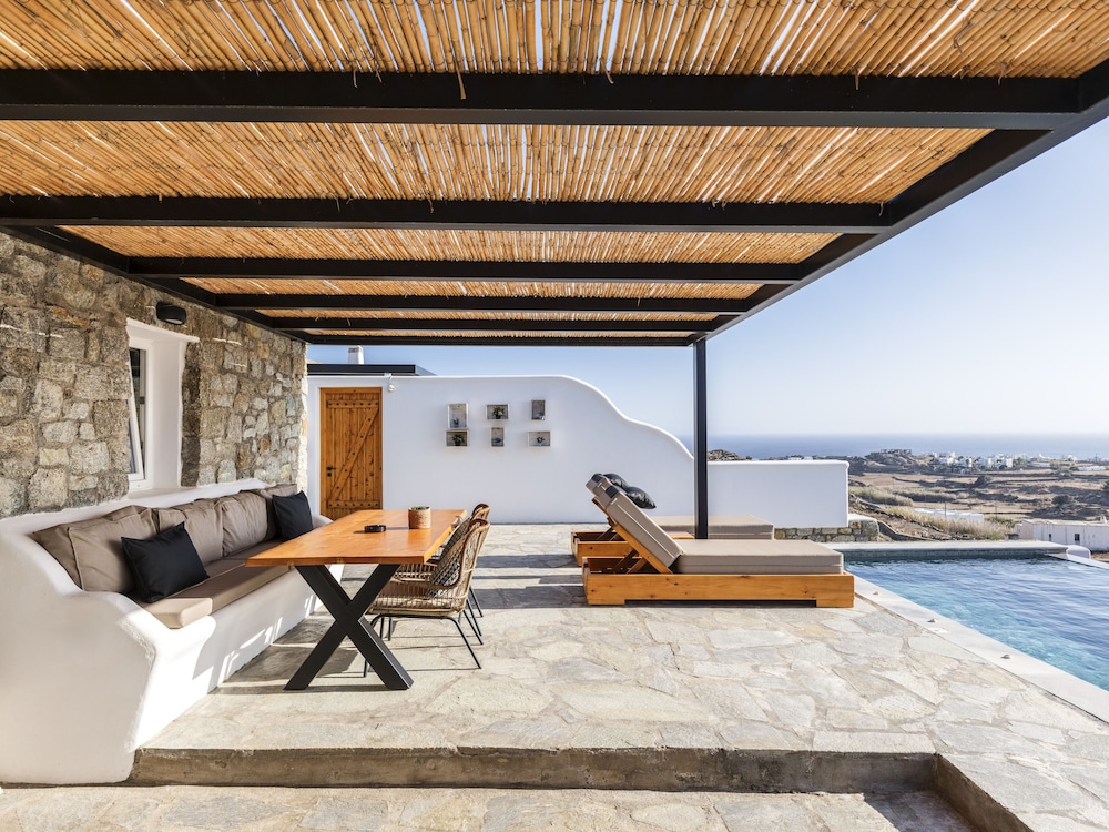 Evi Suites & Villas