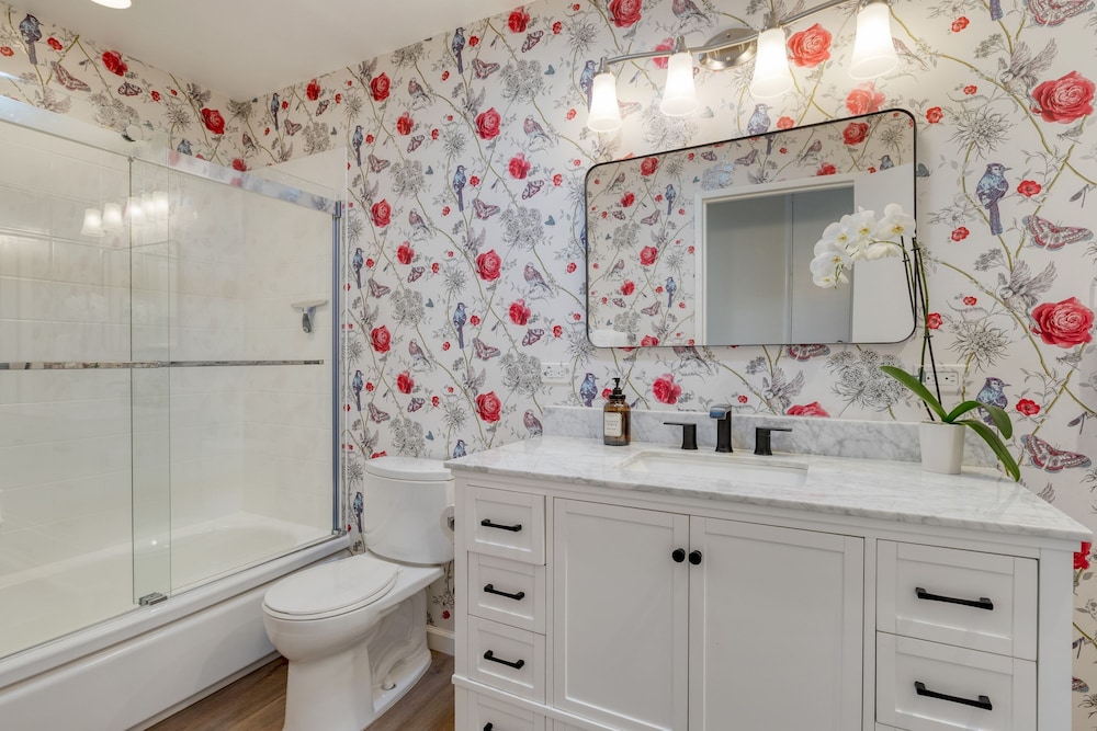 Hummingbird Haven by Avantstay Dog-friendly Near the Beach Huge Yard Hot Tub