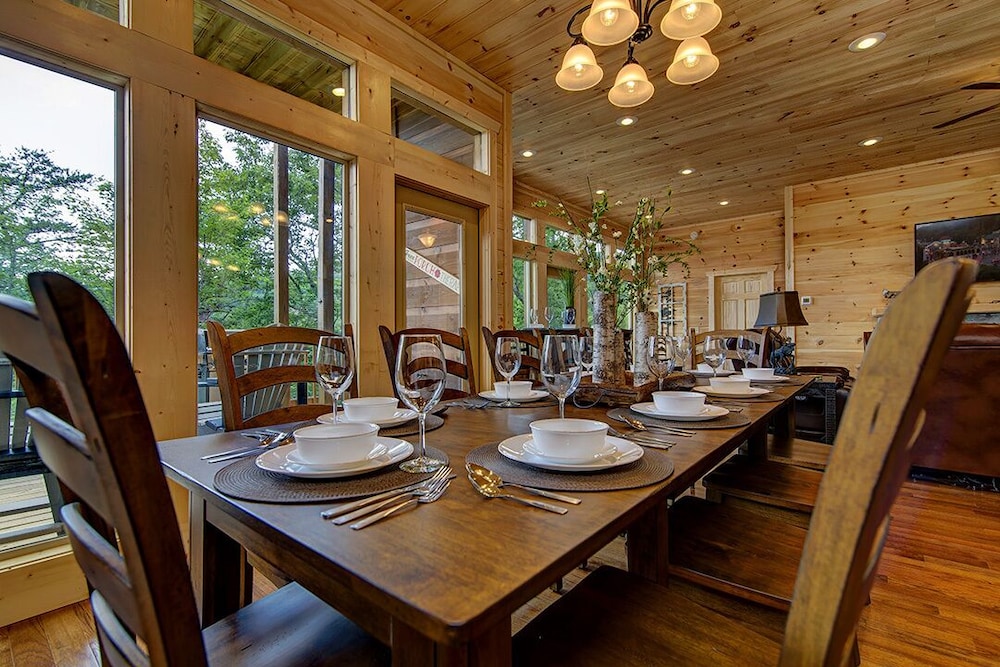 Chateaux Nirvana - 5 Bedrooms, 5 Baths, Sleeps 20 Home by RedAwning
