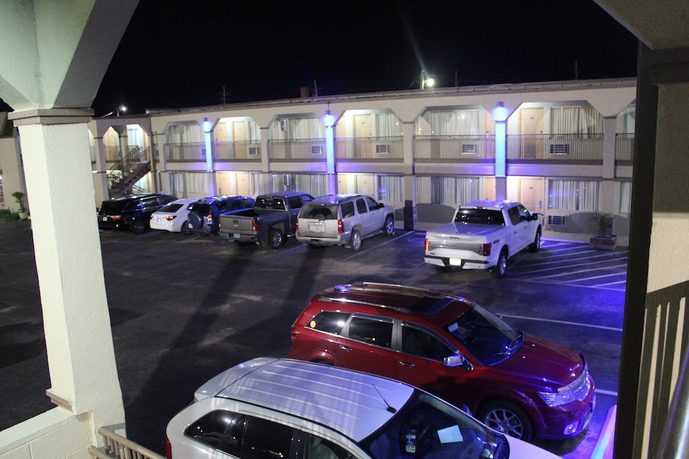 Hutchinson Inn