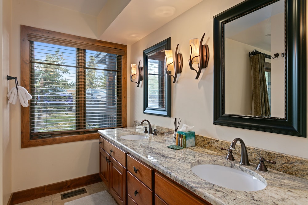 Ridgepoint - Three Bedroom with Spa #128 3 Condo