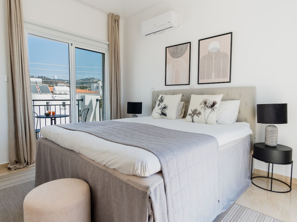 Sanders White Mountains - Pleasant Villa With Pool view 5