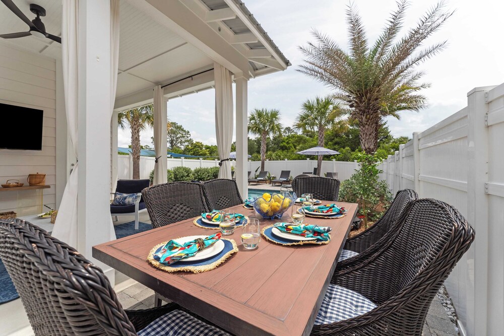Pool, Patio & Outdoor Dining + Walk to Shore, Pier Park Sanctuary on Sands