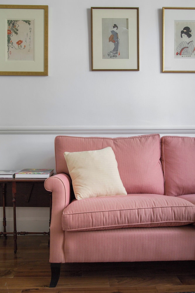 Clanricarde Gardens II by Onefinestay