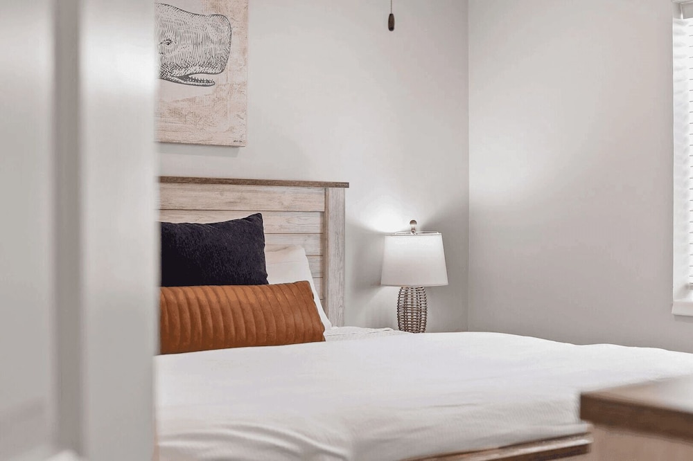 Walk to Beach, Private Pool + Fire Pit, Bonfires! G By The Sea by Avantstay