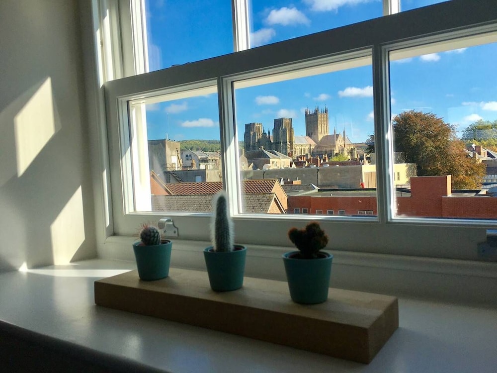 Stylish Wells Penthouse With Cathedral Views view 3