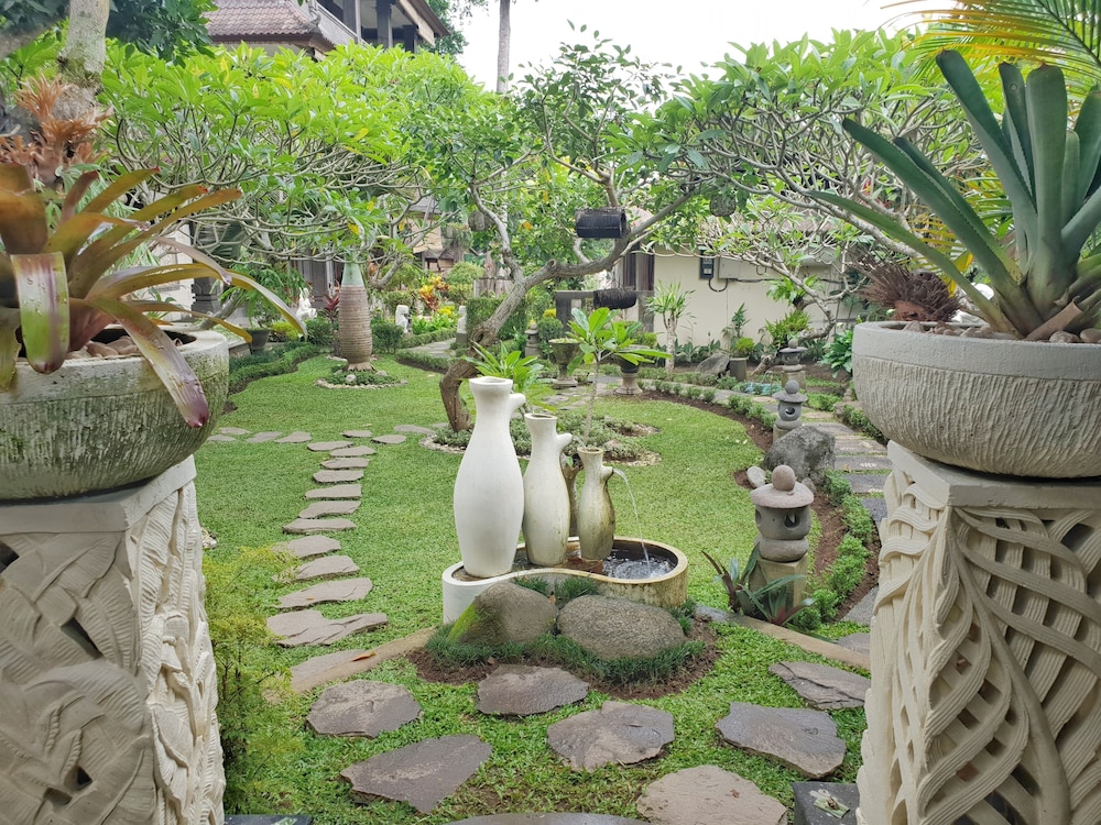 Liyer House