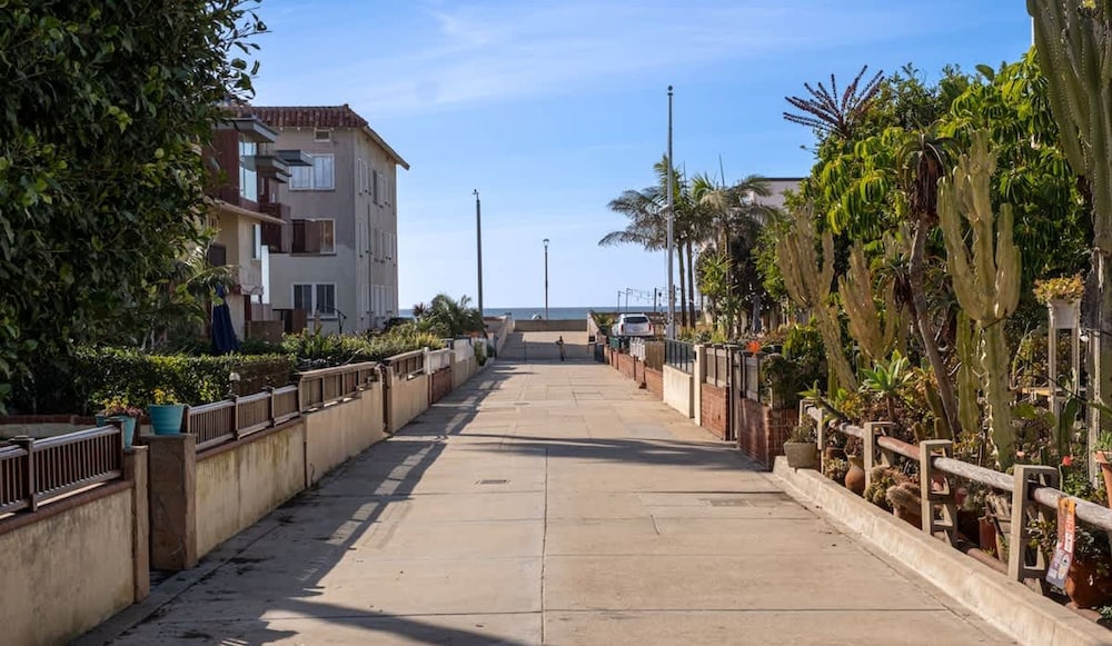 Beachside Apt With Laundry Steps to the Shore